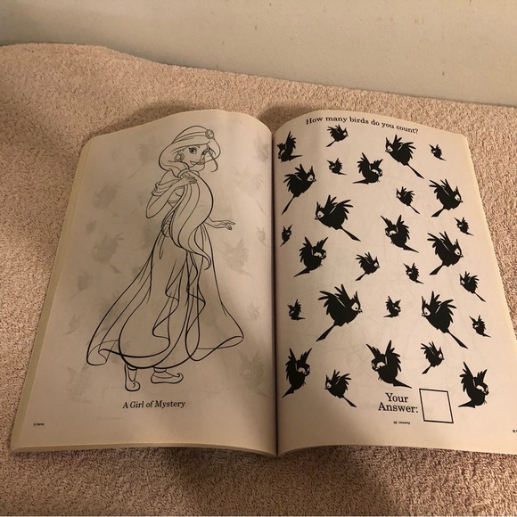 2017 Disney Princesses Color & Play Coloring Book Uncolored - Picture 11 of 12